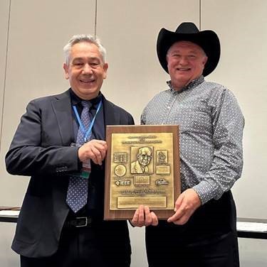 W. Dale Blair receives Warren D. White Award