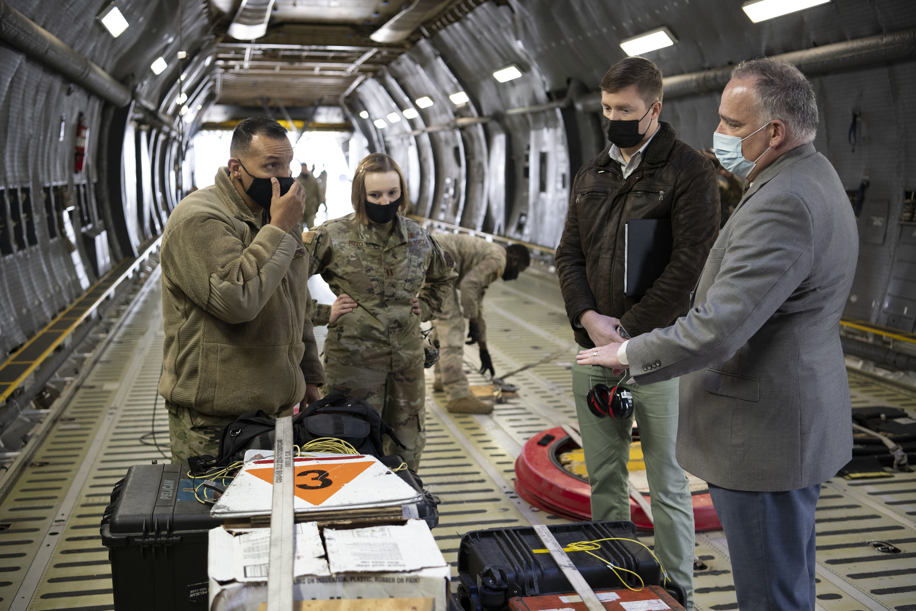 GTRI researchers confer with Air Force personnel