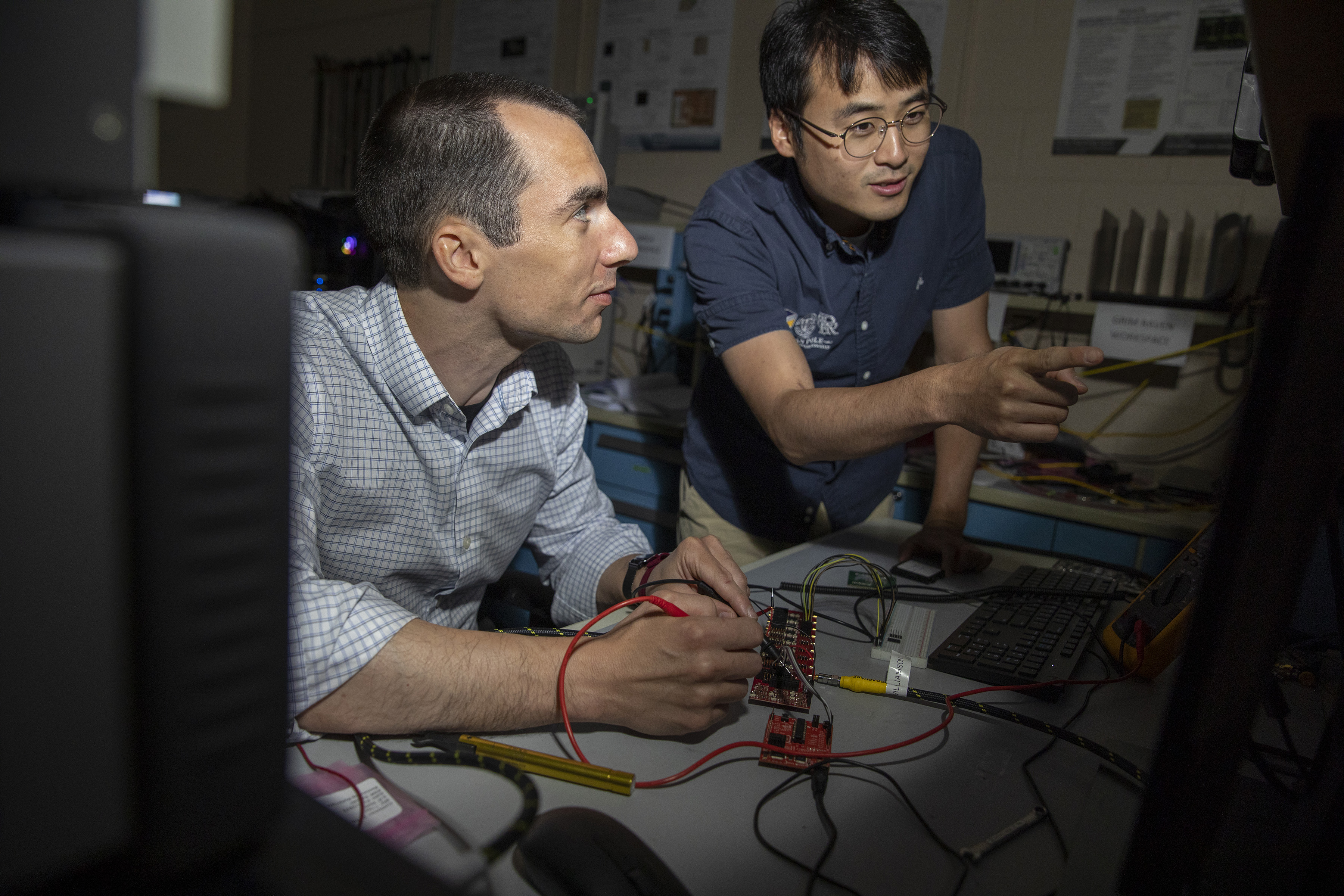 Researchers test a board with a packaged single-channel T/R module