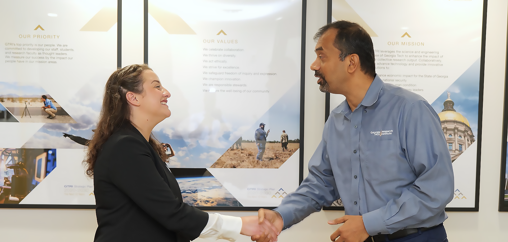 Stephanie Geigel shakes hands with GTRI Chief Information Officer Raj Vuchatu (photo credit: Christopher J. Moore, GTRI).