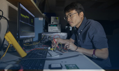 Researcher Paul Jo tests MAESTRO chip