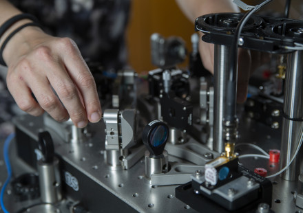 Researcher adjusts optics for research in quantum computing