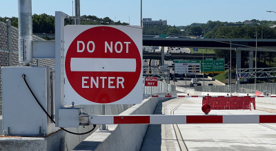 Gates on a reversible lane on an Interstate highway